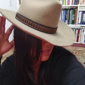 VTG Stetson 7 1/4 Tan Cowboy Hat w Leather Brown Band JB's Silver Pin 3X Beaver